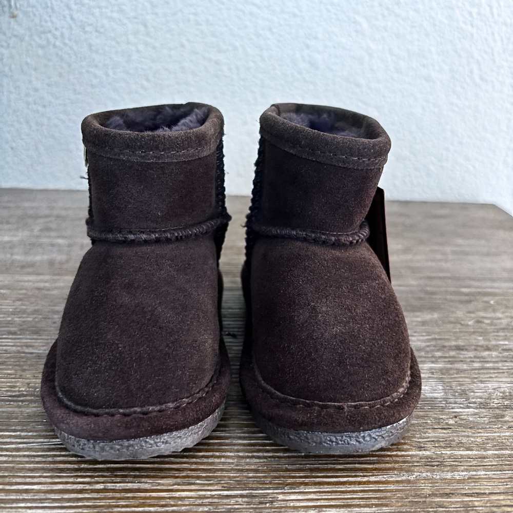 Bearpaw Eva Short Brown Boots in toddler size 5